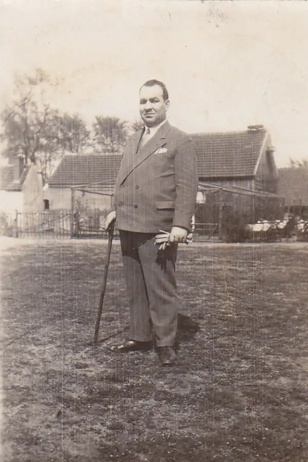 1930, Abraham Gothelf