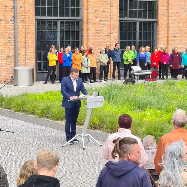 Oberbürgermeister Steffen Scheller ehrte Marga Goren-Gothelf und ihr Wirken in einer Rede.</p>
<p>